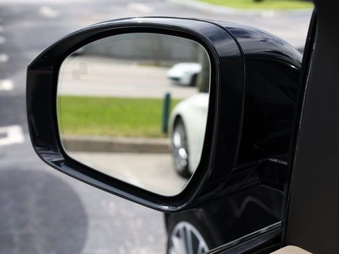 Used 2022 Land Rover Range Rover Westminster Edition image 13