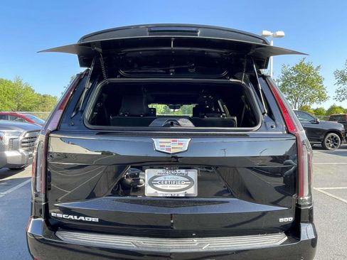 Used 2021 Cadillac Escalade ESV Sport w/ Driver Assist Tech Package AWD/4WD image 9