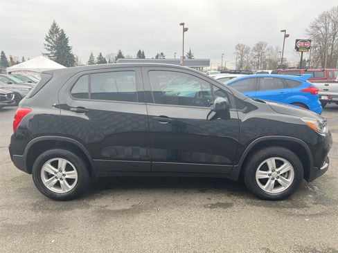 Used 2019 Chevrolet Trax LS w/ LPO, Cargo Package image 6
