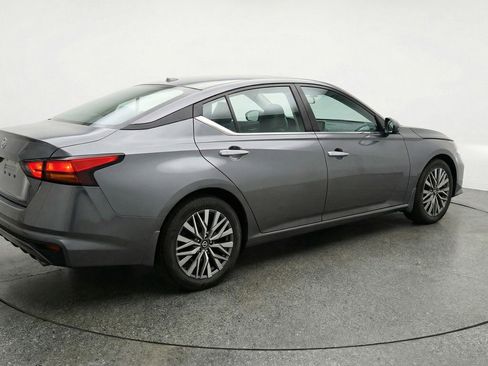 Used 2025 Nissan Altima 2.5 SV image 9