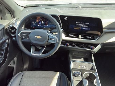 New 2026 Chevrolet Equinox LT w/ Convenience Package II AWD/4WD image 9