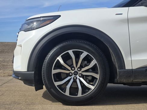 Used 2025 Ford Explorer ST-Line w/ Premium Package RWD image 13