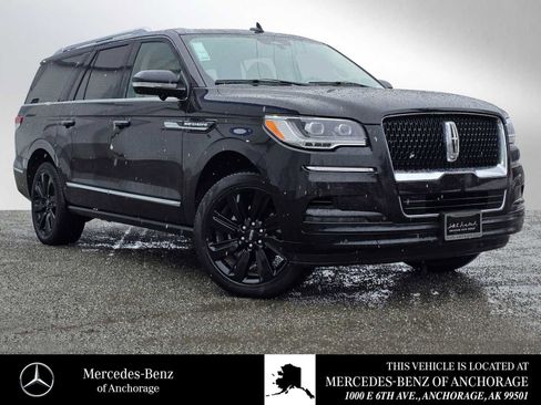 Used 2022 Lincoln Navigator L Reserve image 1