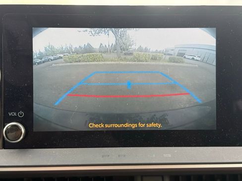 Used 2025 Toyota Prius Plug-In Hybrid image 11