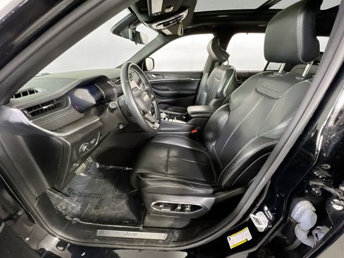 Used 2023 Jeep Grand Cherokee Overland w/ Adv Protech Group III image 21