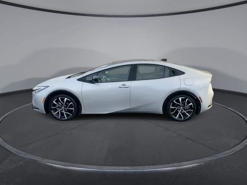Used 2025 Toyota Prius Plug-In Hybrid image 5