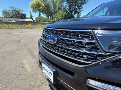 Used 2021 Ford Explorer XLT w/ Equipment Group 202A AWD/4WD image 5