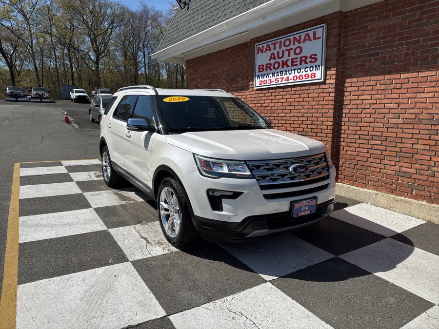 Used 2019 Ford Explorer XLT w/ Equipment Group 202A AWD/4WD image 1