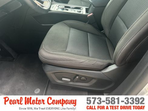 Used 2022 Ford Explorer XLT w/ Class IV Trailer Tow Package AWD/4WD image 10