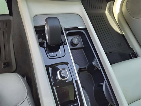 Used 2025 Volvo XC60 T8 Plus w/ Protection Package Premier image 27