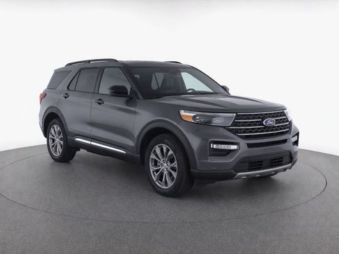 Used 2024 Ford Explorer XLT w/ Equipment Group 202A AWD/4WD image 2