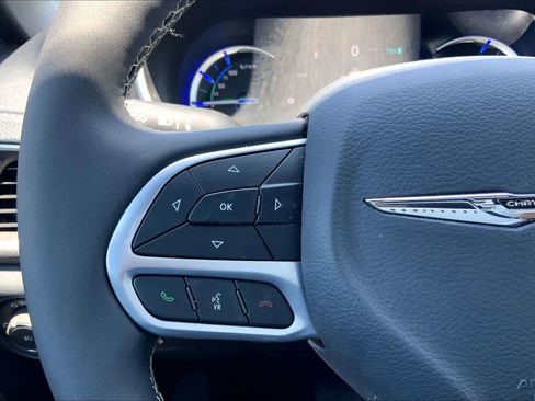 Used 2025 Chrysler Pacifica Select FWD image 24
