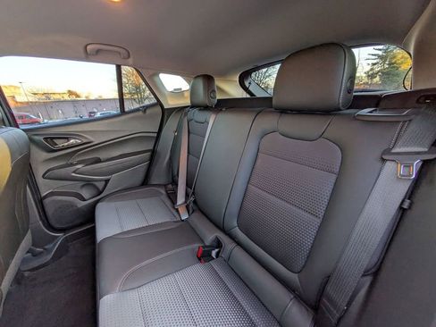 Used 2025 Chevrolet Trax LT w/ LT Convenience Package image 25