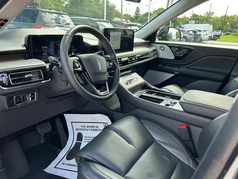 Used 2025 Lincoln Aviator Reserve w/ Luxury Package image 10