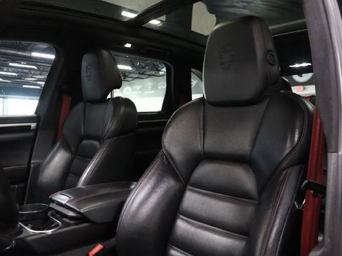 Used 2017 Porsche Cayenne Turbo image 11
