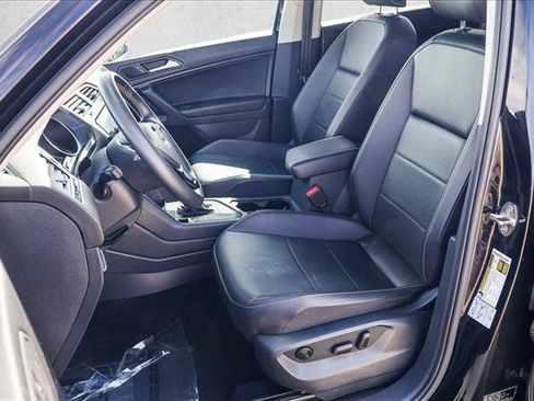 Used 2021 Volkswagen Tiguan SE w/ Panoramic Sunroof Package FWD image 12