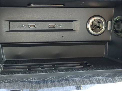 New 2025 Volkswagen Taos SE image 22