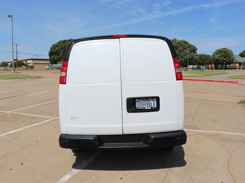 Used 2022 Chevrolet Express 3500 Extended w/ Driver Convenience Package RWD image 4
