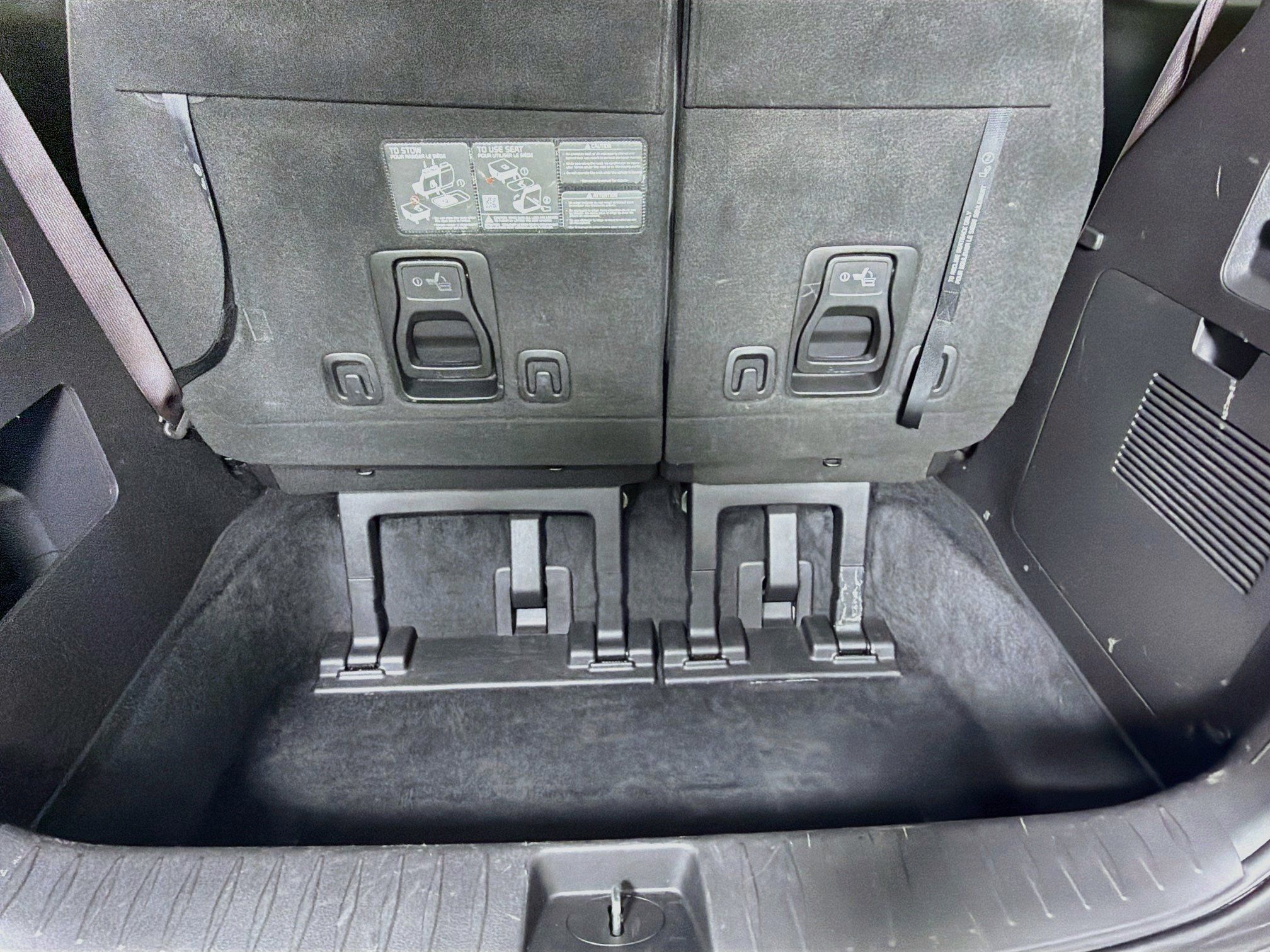 Used 2025 Kia Carnival FWD image 29