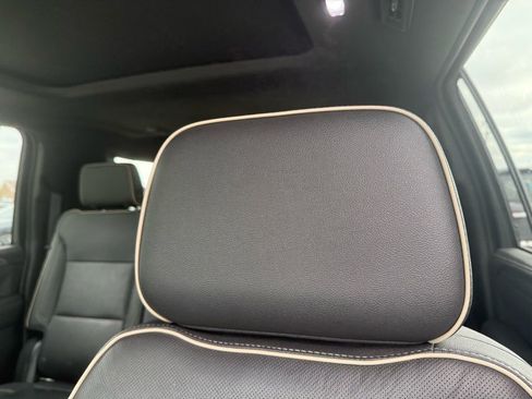 Used 2022 GMC Yukon XL SLT w/ SLT Luxury Package image 28