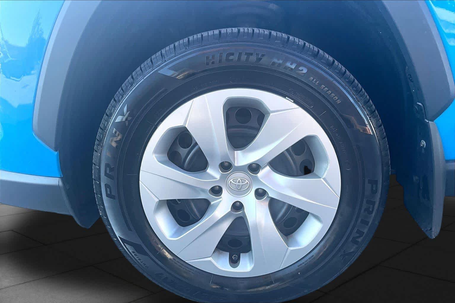 Used 2020 Toyota RAV4 LE w/ Carpet Mat Package AWD/4WD image 11