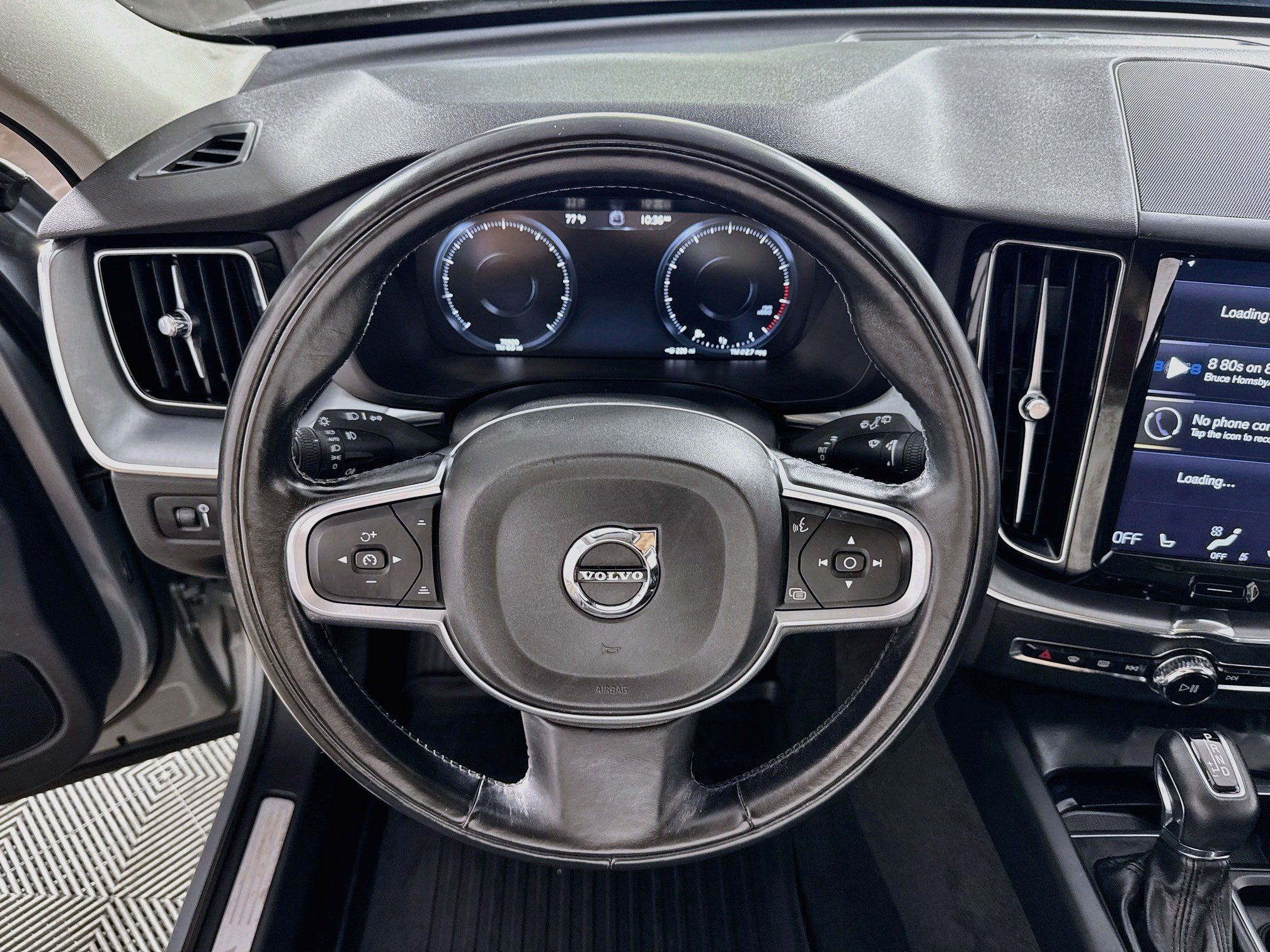 Used 2018 Volvo XC60 T5 Momentum w/ Vision Package AWD/4WD image 15