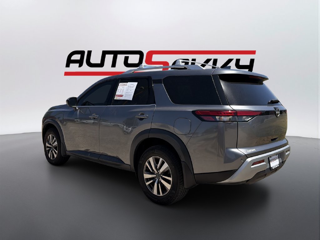 Used 2022 Nissan Pathfinder SL AWD/4WD image 7