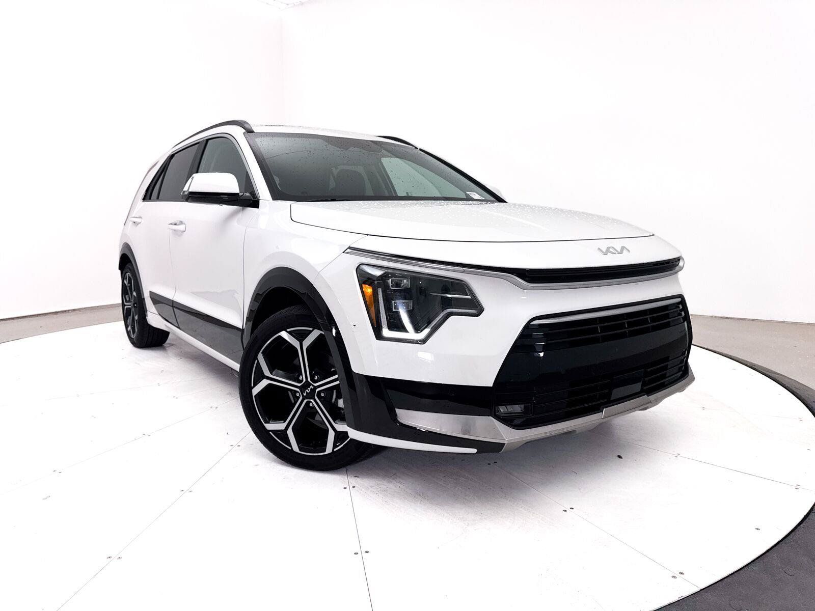 Used 2024 Kia Niro SX Touring FWD image 1