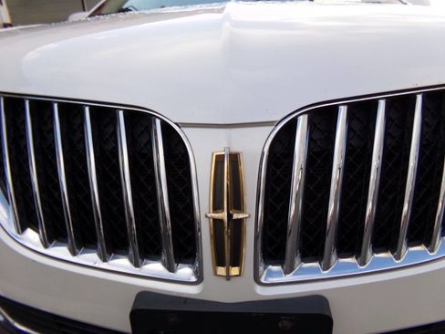 Used 2012 Lincoln MKX FWD image 56