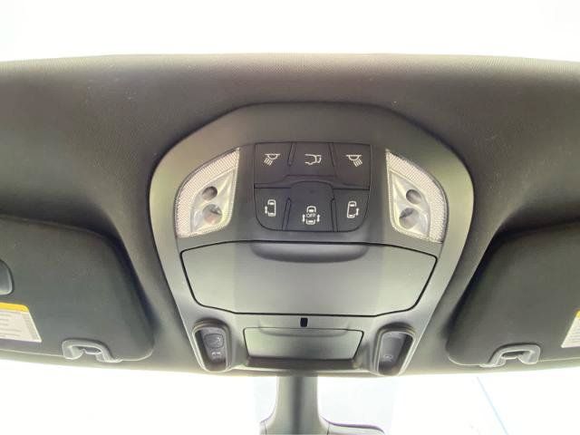 Used 2026 Chrysler Pacifica Limited FWD image 32
