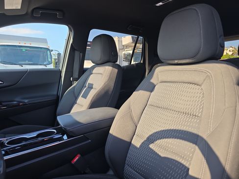 Used 2025 Chevrolet Equinox LT AWD/4WD image 25