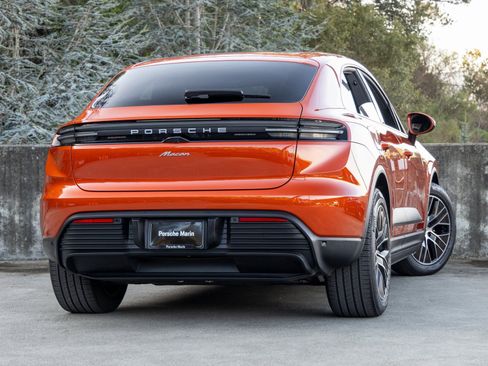 Certified 2025 Porsche Macan Electric image 11