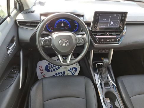 Certified 2022 Toyota Corolla Cross XLE image 11