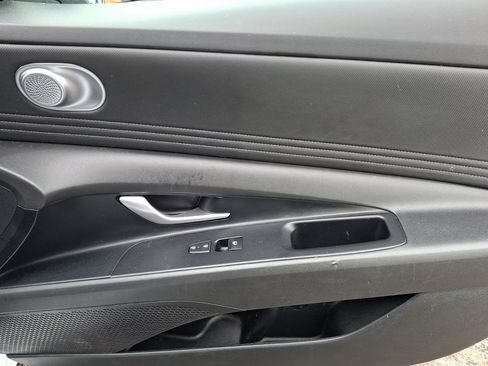 Used 2024 Hyundai Elantra Limited image 10