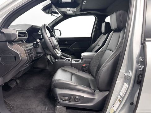 Used 2024 Toyota Tacoma Limited image 4