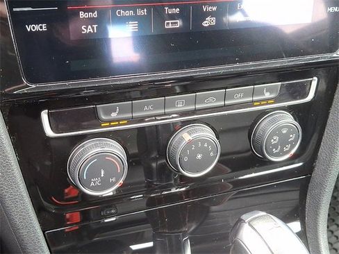 Used 2019 Volkswagen GTI SE image 20