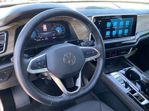 Used 2024 Volkswagen Atlas SE FWD image 23