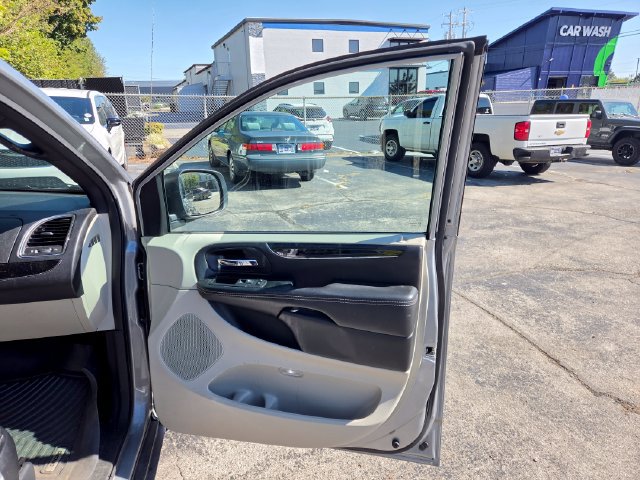 Used 2020 Dodge Grand Caravan SXT FWD image 23