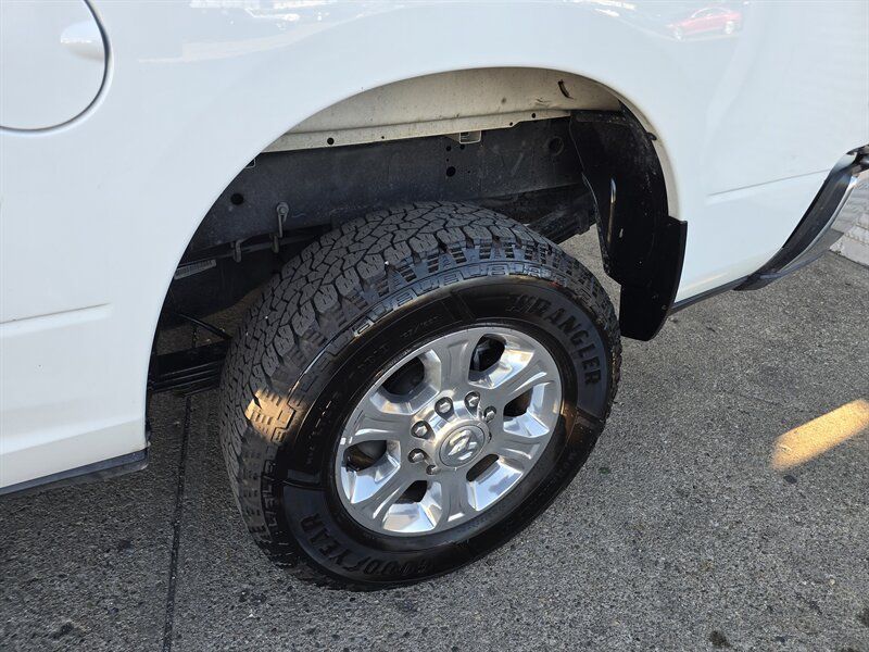 Used 2024 RAM 3500 Big Horn AWD/4WD image 30