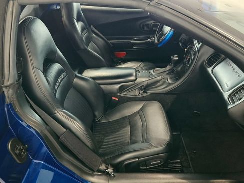 Used 2002 Chevrolet Corvette Convertible w/ Preferred Equipment Group2 RWD image 5