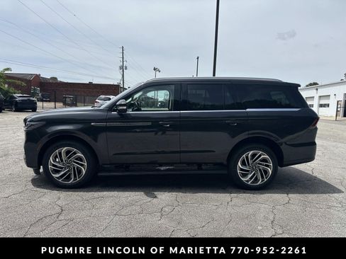 New 2026 Lincoln Navigator Reserve AWD/4WD image 4
