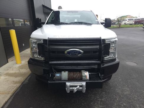 Used 2019 Ford F350 XL w/ Snow Plow/Camper Package image 8