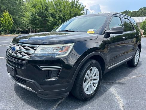 Used 2018 Ford Explorer XLT AWD/4WD image 1