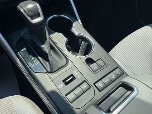 Used 2022 Toyota Highlander LE AWD/4WD image 29