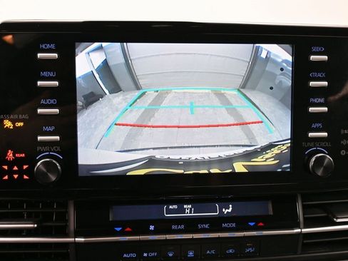 Used 2024 Toyota Sienna LE image 22