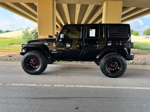 Used 2014 Jeep Wrangler Unlimited Sahara w/ Connectivity Group AWD/4WD image 6