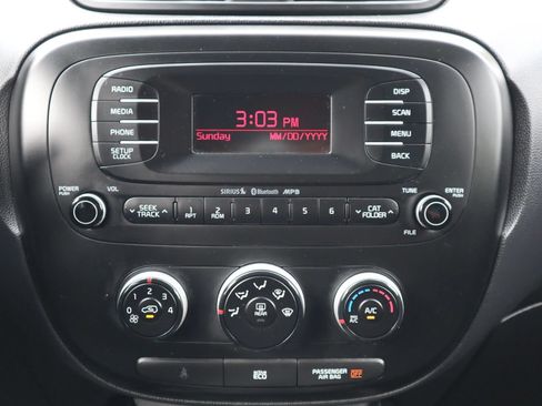 Used 2014 Kia Soul + FWD image 21