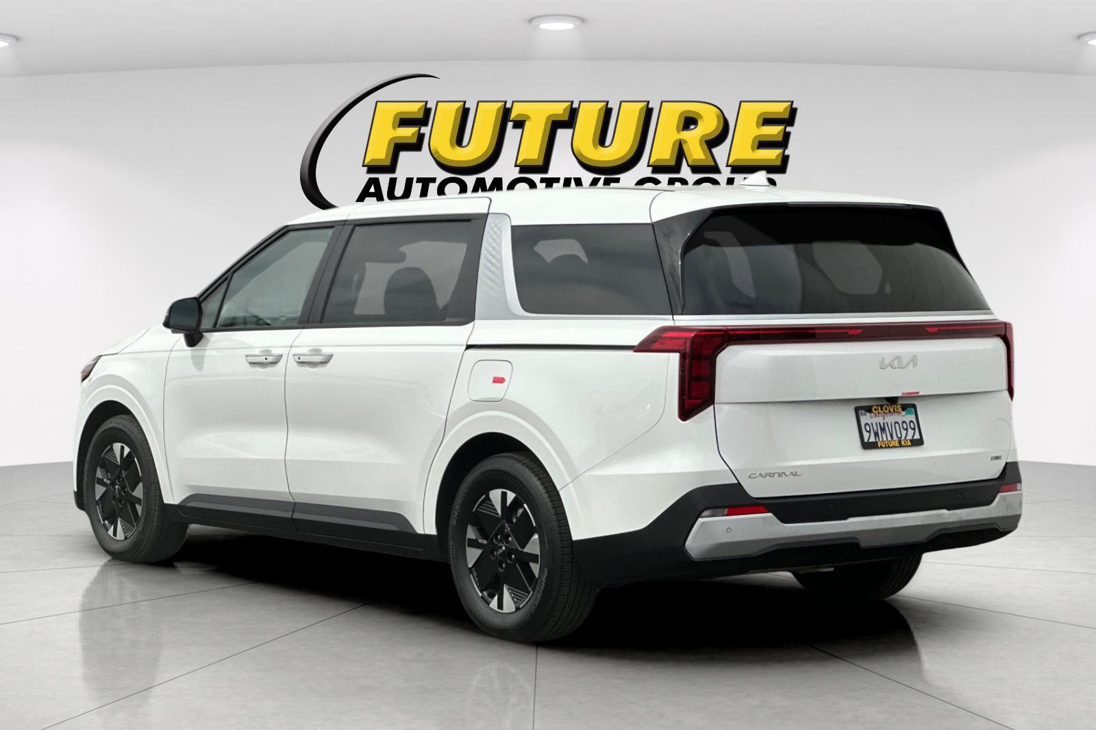 Used 2026 Kia Carnival LXS FWD image 6