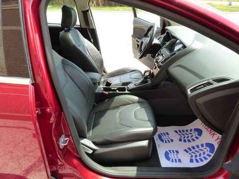 Used 2017 Ford Focus Titanium FWD image 49