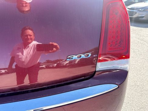 Used 2019 Chrysler 300 Limited image 9